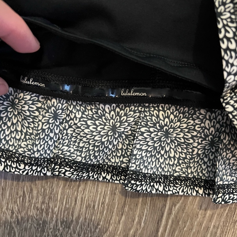 Lululemon Pace Setter Skirt *4-way Stretch Plush Petal Black Ghost / Black - Picture 7 of 9